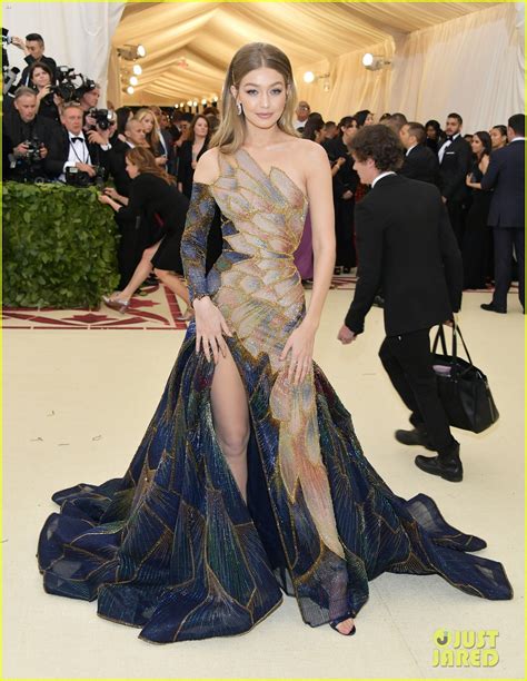 gigi hadid versace 2018 golden gala|gigi hadid versace.